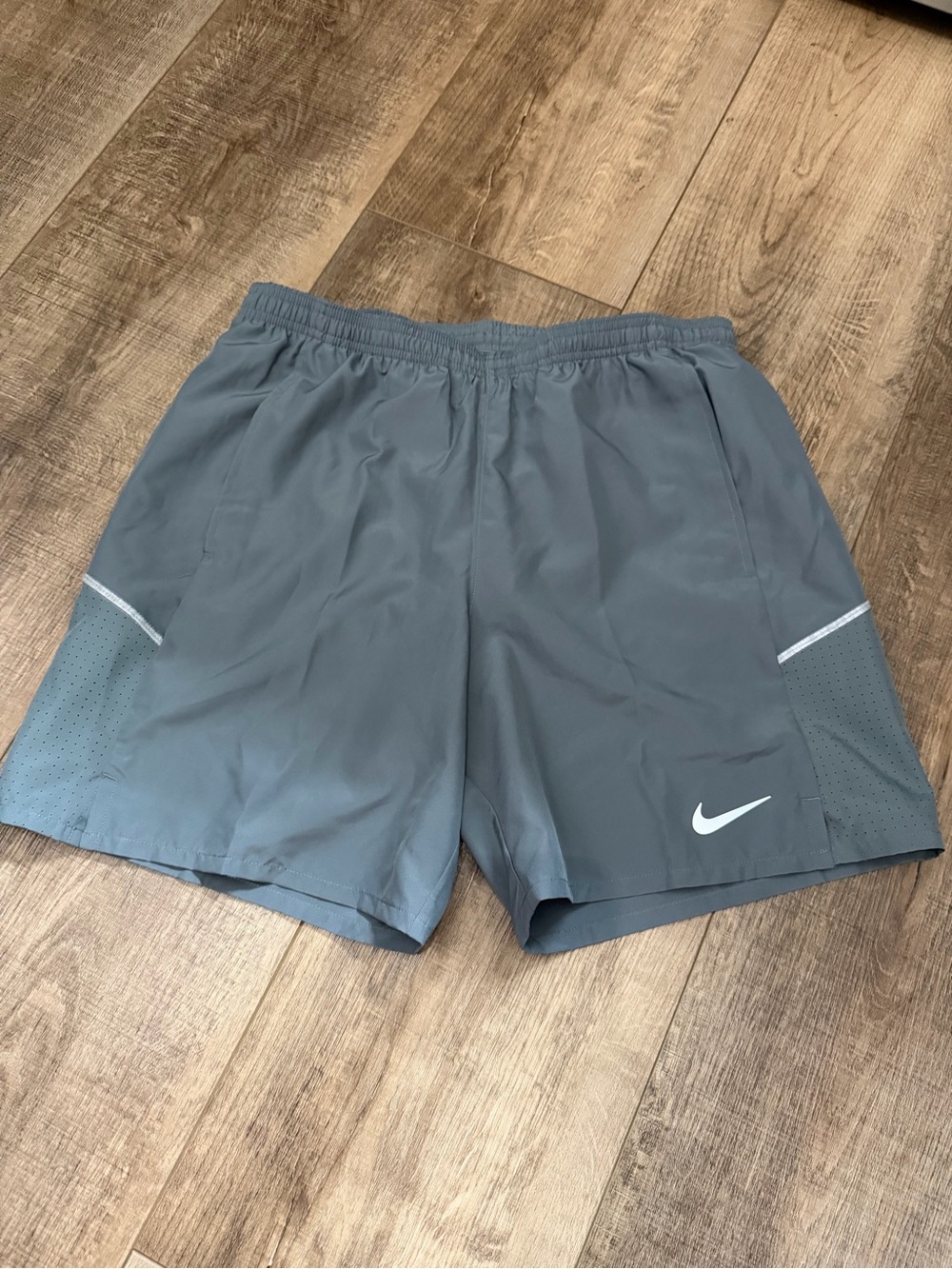Nike Men's Gray Performance Running Shorts Medium